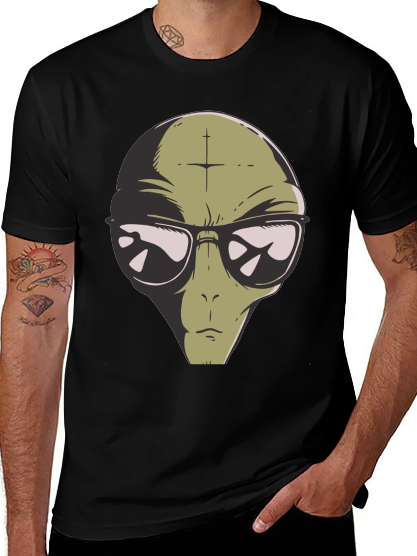 Alien Graphic Print T-Shirt - Cool Casual Tee