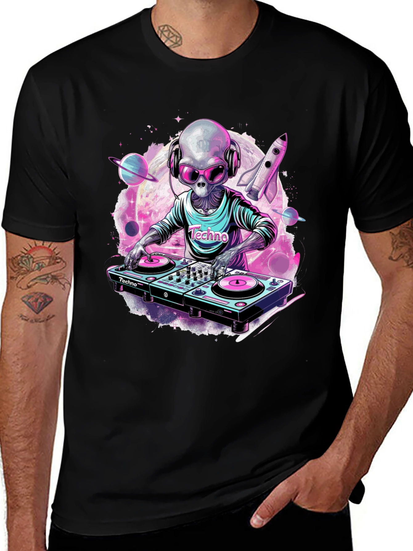 Techno Alien DJ Graphic T-Shirt