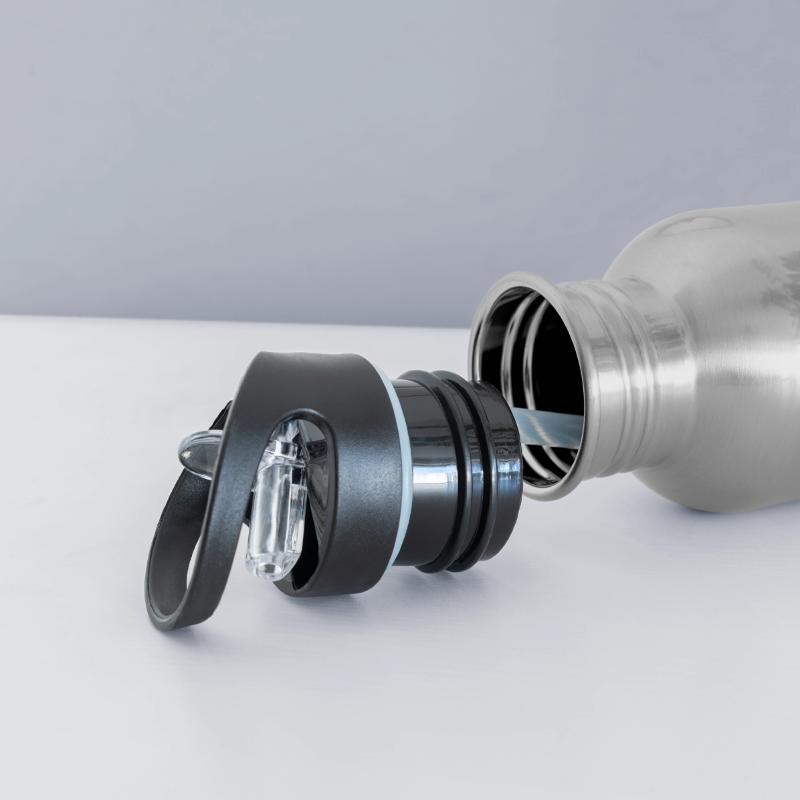 blue red button frame shield ski ride down mountai